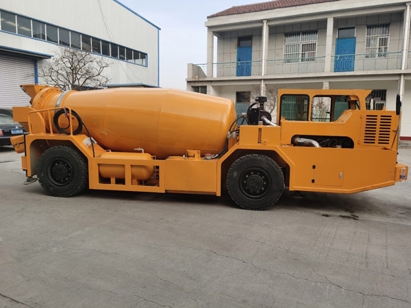礦用濕噴臺(tái)車(chē)，礦用混凝土泵，礦用攪拌機(jī)發(fā)貨